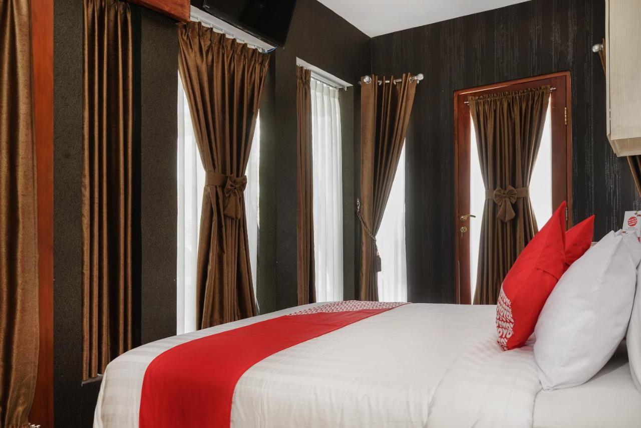 Super Oyo 444 Rafitha Homestay Baturetno Екстер'єр фото