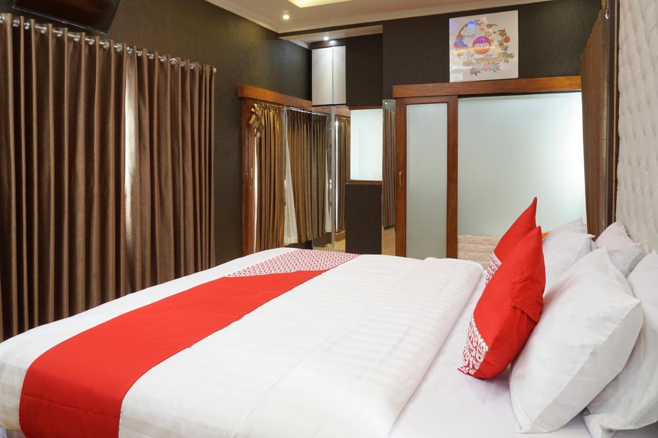 Super Oyo 444 Rafitha Homestay Baturetno Екстер'єр фото